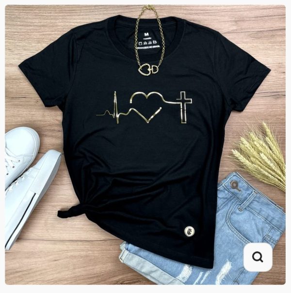 T'Shirt  Feminina Preta Bate Coração Dourado